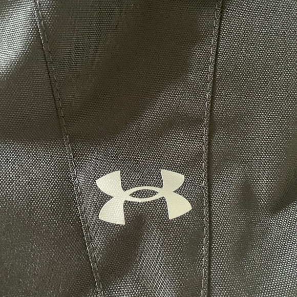 BRAND NEW WITH TAGS UNDER ARMOUR HUSTLE 5.0 BLACK BACKPACK - Picture 2 of 6